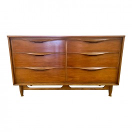 Mid Century walnut 6 drawer dresser c. 1970's